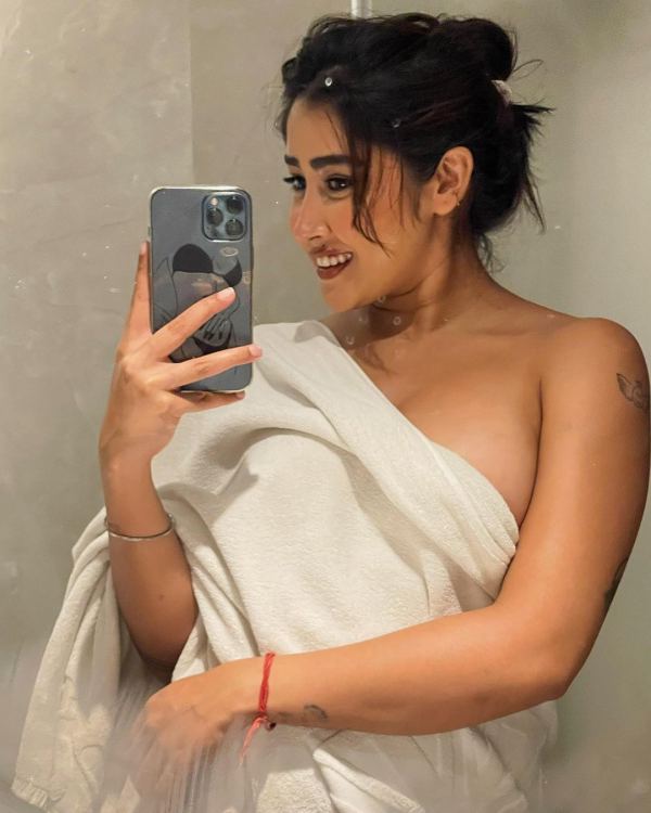 Sofia Ansari goes nude for her latest bath tub photoshoot gets trolled 