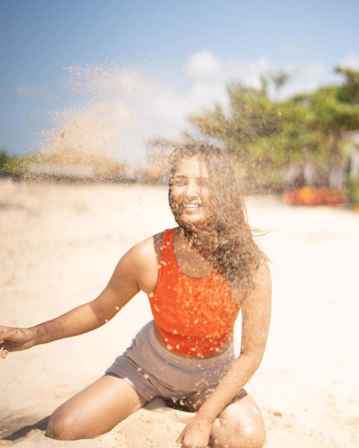 Actress Vani bhojans new holiday pictures makes everyone stunning 