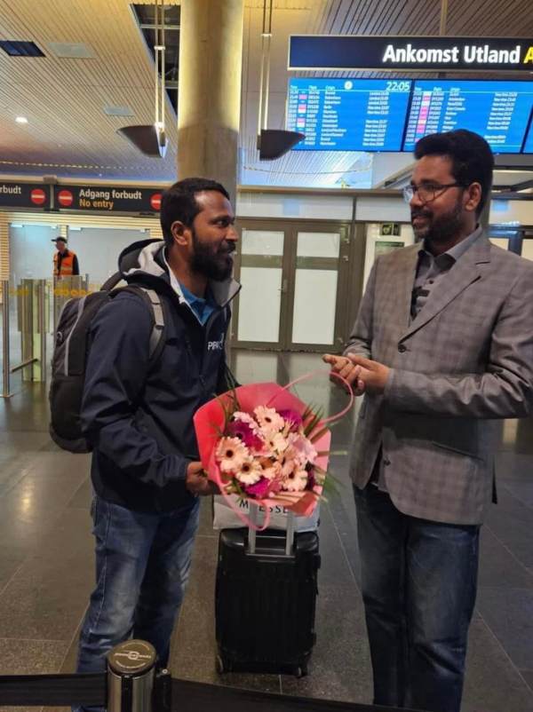  VaadiVaasal:VetriMaaran is currently in London to oversee the VFX work for the VaadiVaasal movie: