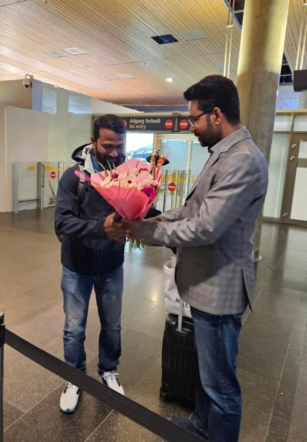  VaadiVaasal:VetriMaaran is currently in London to oversee the VFX work for the VaadiVaasal movie: