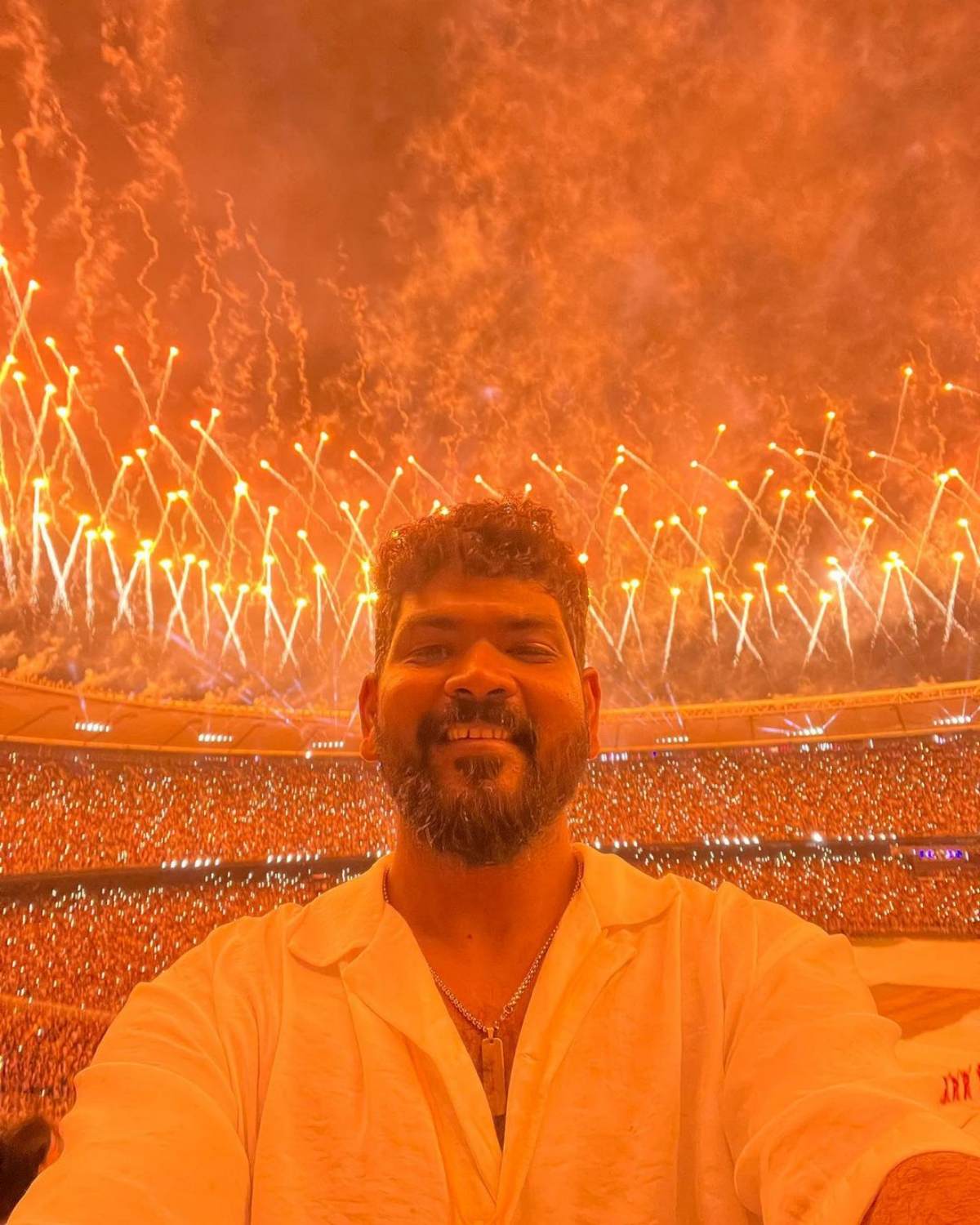 Where is Nayanthara? Fans asked Vignesh Shivan after he post pics with Sakshi Dhoni at IPL Finale Where is Nayanthara? Fans asked Vignesh Shivan after he post pics with Sakshi Dhoni at IPL Finale