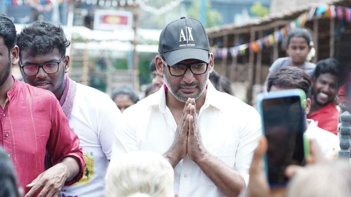 Attending an event at Satyabama University, actor Vishal has promised to Farmers Attending an event at Satyabama University, actor Vishal has promised to Farmers