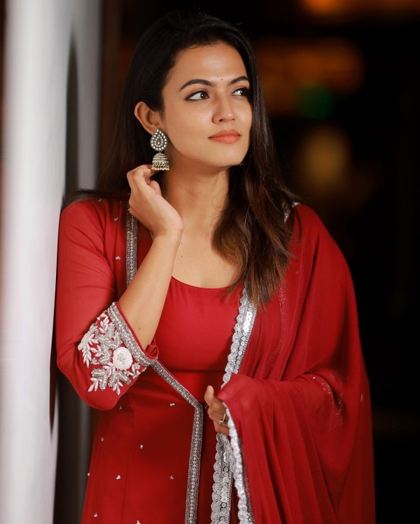 Dada movie heroine aparna das shared new home video