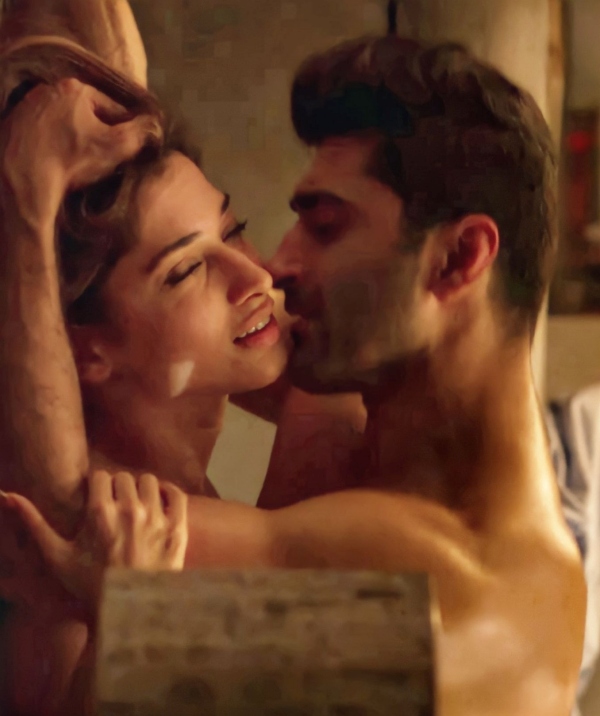 Tamannaah Bhatia Jee Karda web series fully contains with adult contents shocks fans 