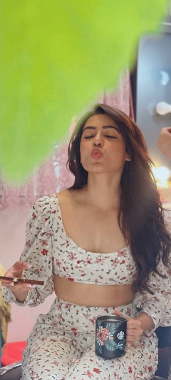 Samantha shares hot after bath pics and enjoying pictures in Turkey 