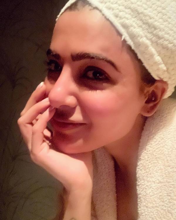Samantha shares hot after bath pics and enjoying pictures in Turkey 