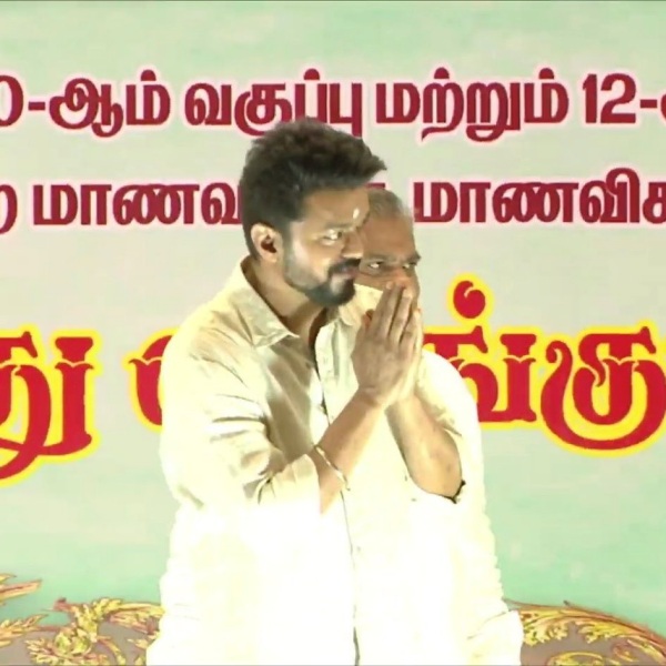 Thalapathy Vijay stood for several hours at the education award ceremony Thalapathy Vijay stood for several hours at the education award ceremony