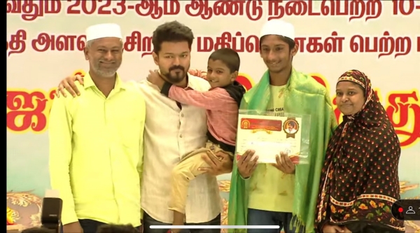 Actor Vijay enjoying and entertaining Students and Kids videos goes trending 