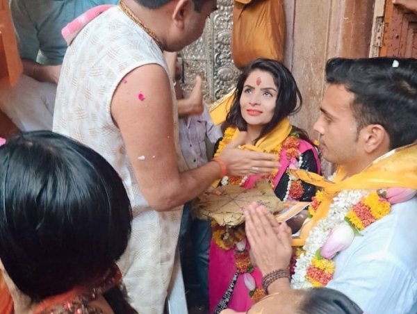 Gehana Vasisth shares topless pic after marriage shocks fans 