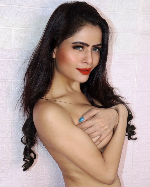Gehana Vasisth shares topless pic after marriage shocks fans 