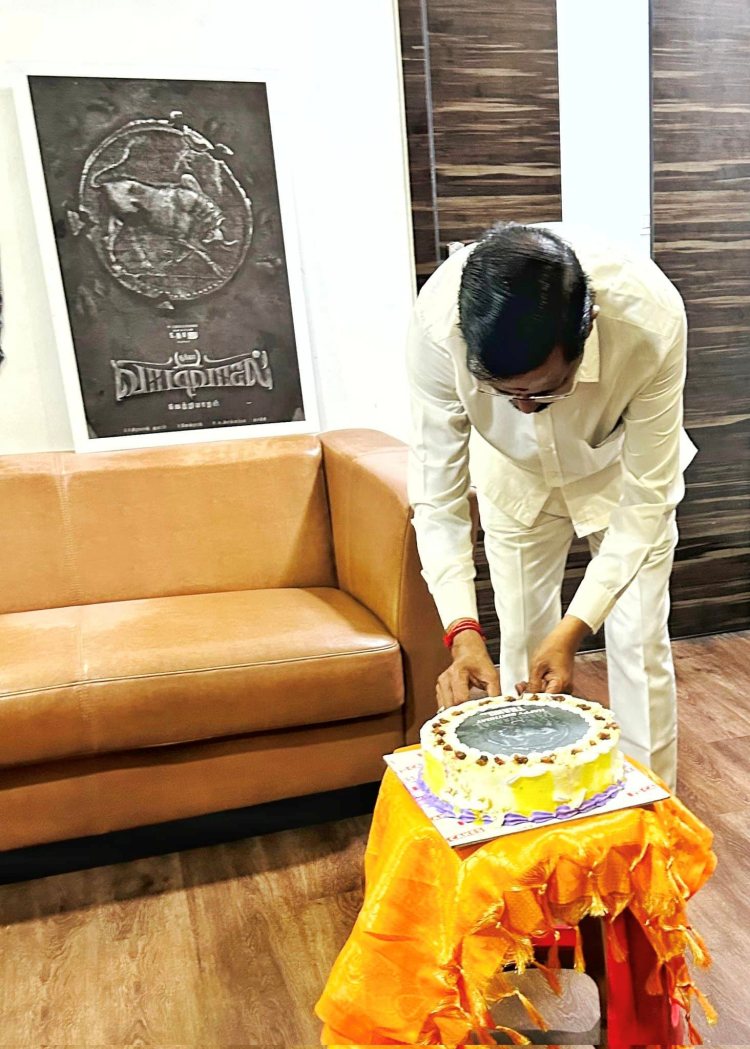  Vaadivaasal Producer Kalaippuli S Thanu Celebrated His Birthday With Suriya Fans