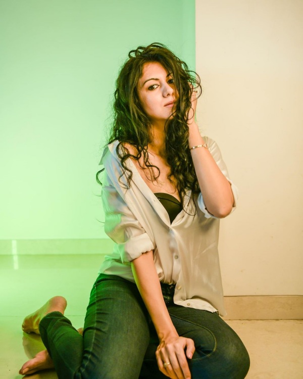 Idhaya Thirudan Heroine Kamna latest hot photos trending in social media Idhaya Thirudan Heroine Kamna latest hot photos trending in social media