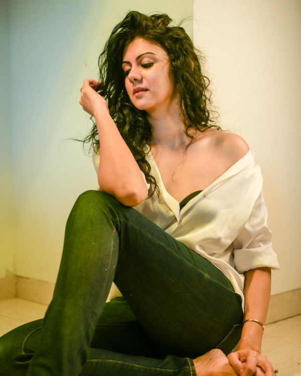 Idhaya Thirudan Heroine Kamna latest hot photos trending in social media Idhaya Thirudan Heroine Kamna latest hot photos trending in social media