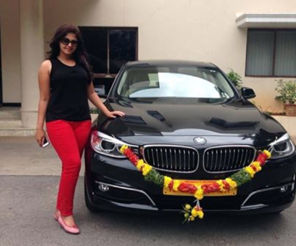  Anjali Birthday: Actress Anjalis Salary Net worth and cars details 