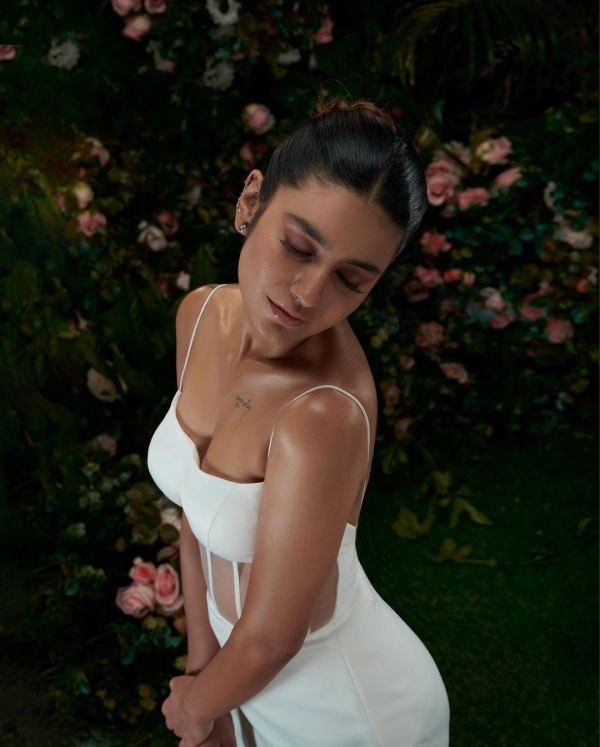 priya prakash varrier stunning top angle photo trending on social media 