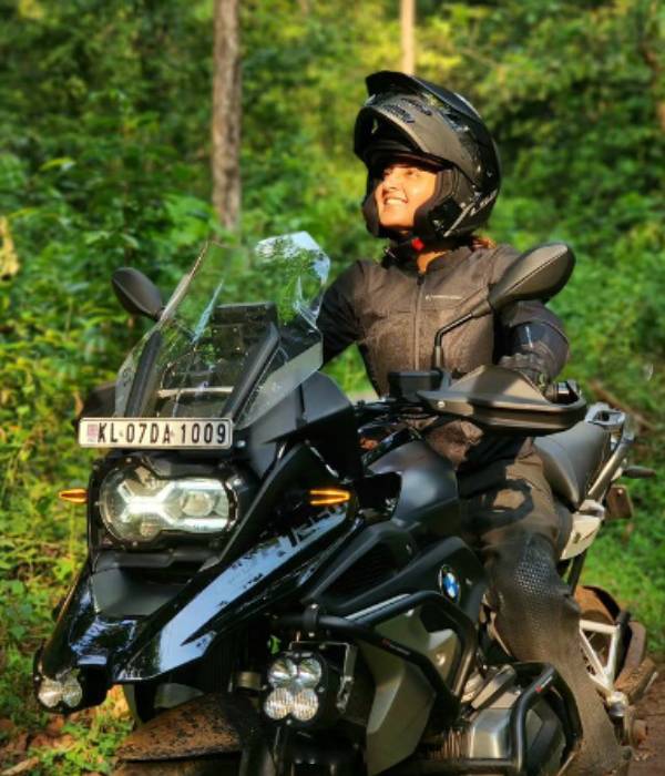 Manju warrier shared her new BMW bike travel in Instagram 