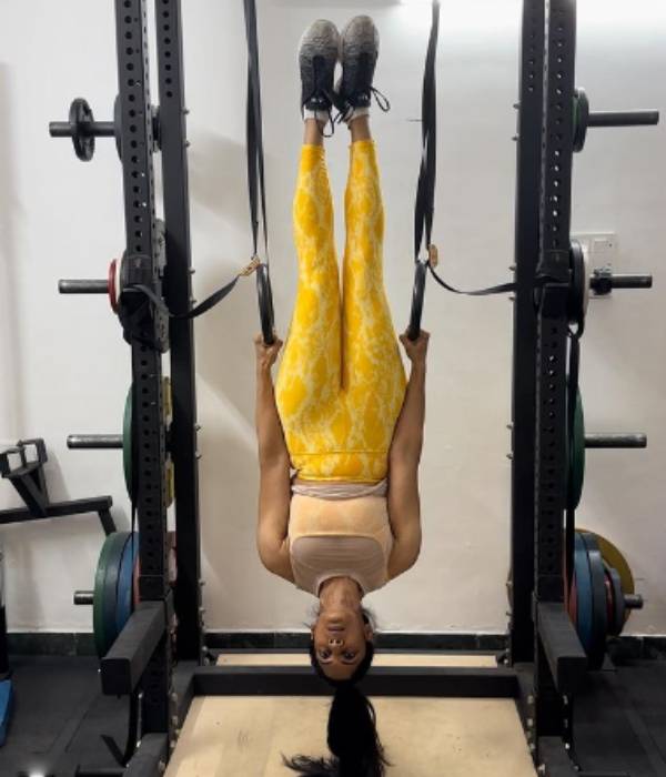 Sriya Reddy hot workout videos stuns fans 