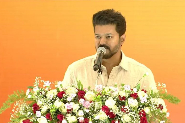 Comedian Thadi Balaji praised Thalapathy Vijay who honored the students