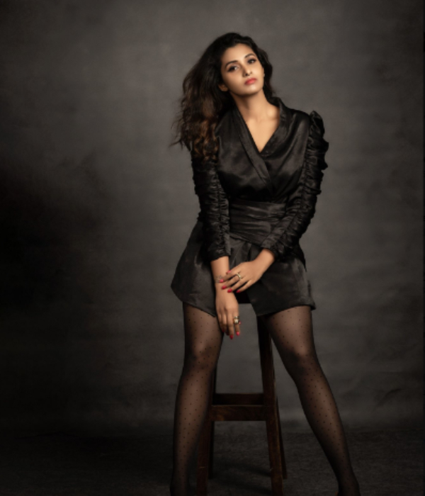 actress priya bhavani shankar black and black look 
