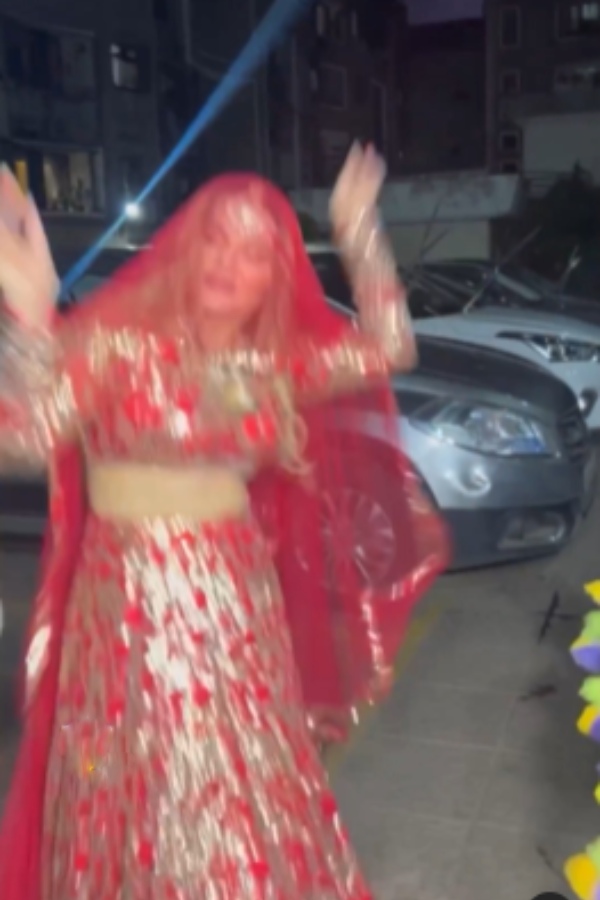 Rakhi Sawant dances to celebrate her divorce with Adil Khan