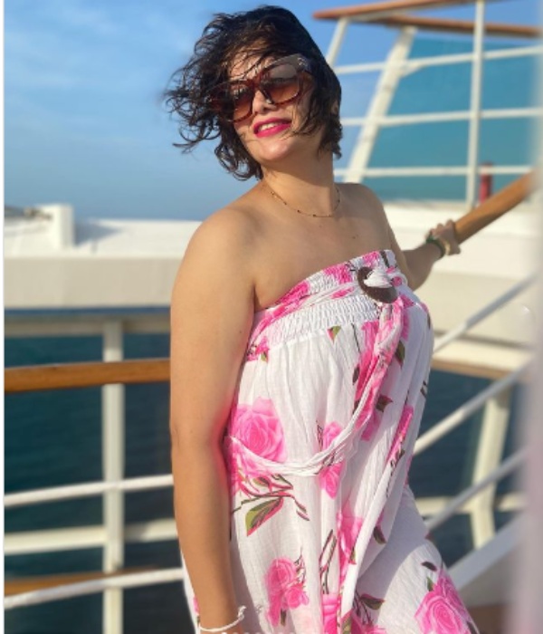 Bigg Boss fame Suja Varunee hot dress confuses fans 