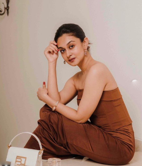 Action king Arjuns daughter Aishwarya arjun love story Action