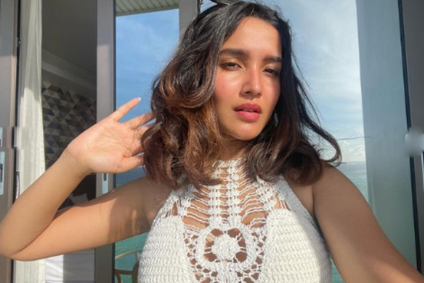 Actress Anikha Surendran is in Maldives and her photos makes fans thrilling 