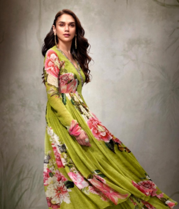 Aditi Rao Hydari dance with costume designer and netizens asks where is Siddharth? 