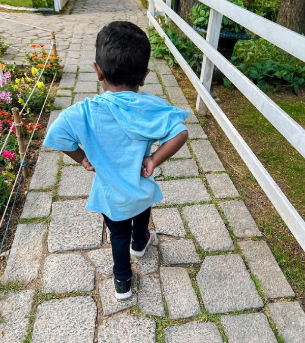 Sivakarthikeyan shares his son walking photo and celebs pours likes and comments Sivakarthikeyan shares his son walking photo and celebs pours likes and comments