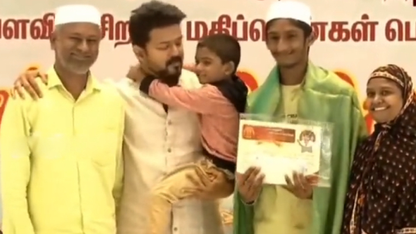 Actor Vijay accepts Viboothi offered by a student father video trending now 