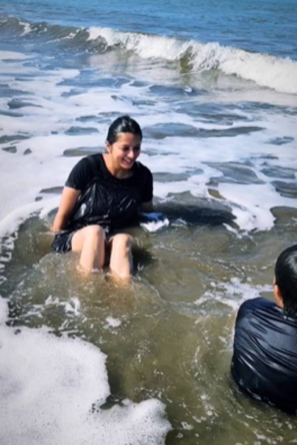 Bhumika Chawla play like a child in Beach with her son photos out now 