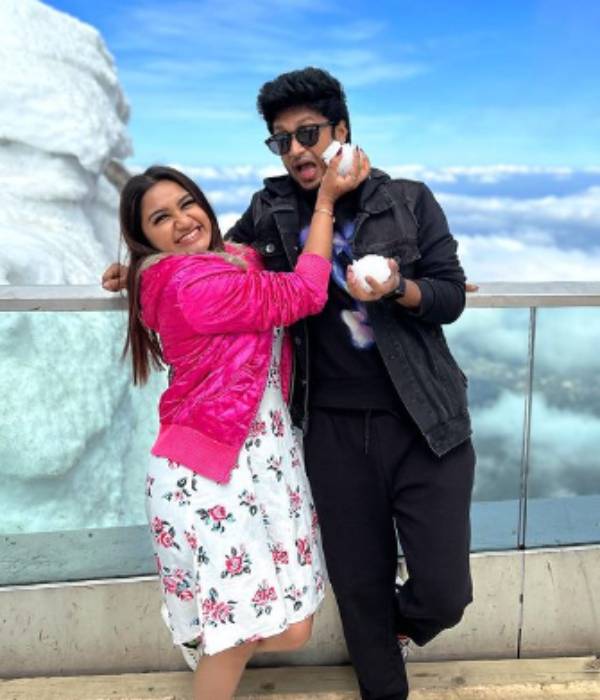 Mouna Ragam serial actress Raveena love with dancer 