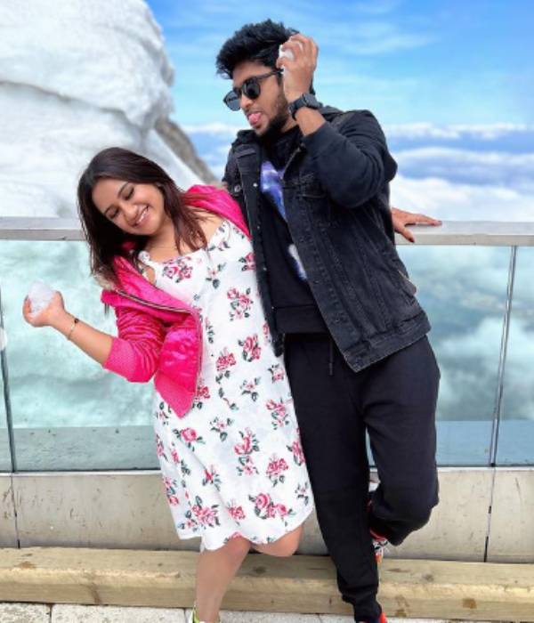 Mouna Ragam serial actress Raveena love with dancer 