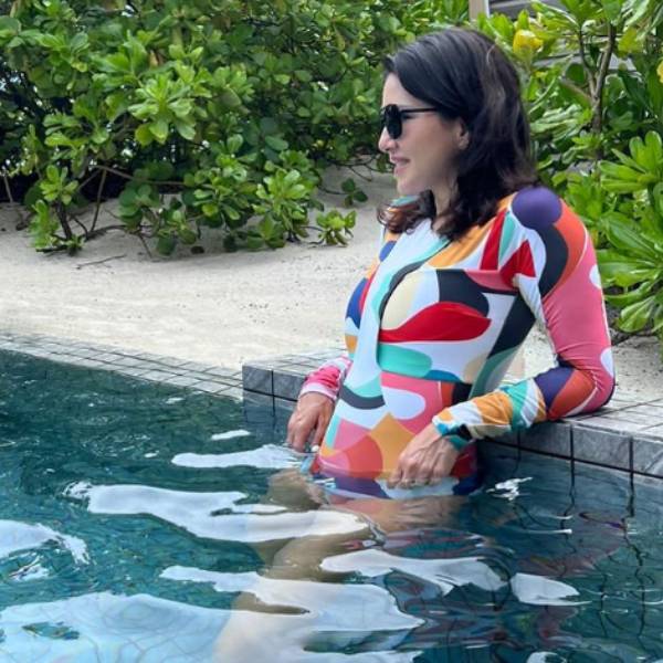 oh my ghost actress sunny leone hot bikini