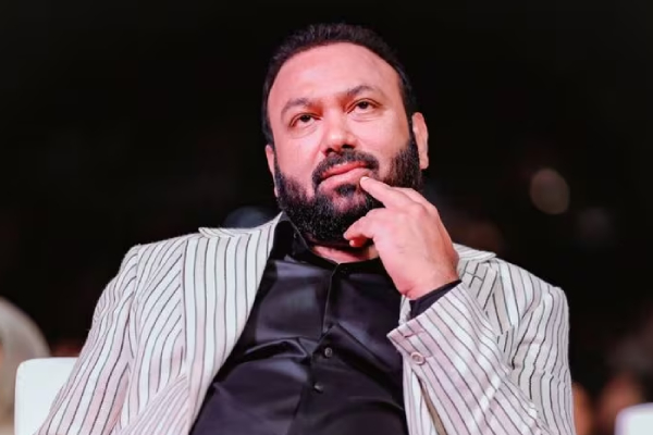  Parthiban: Bayilvan Ranganathan said that Parthiban was responsible for the IT raid at Lyca 