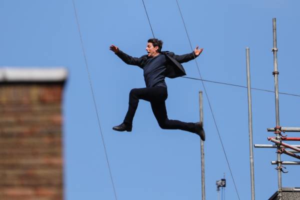 Tom Cruise body double photo is a completely AI gimmick 