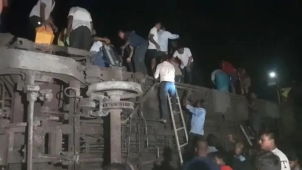 Rajinikanth did not condole the Coromandel train accident