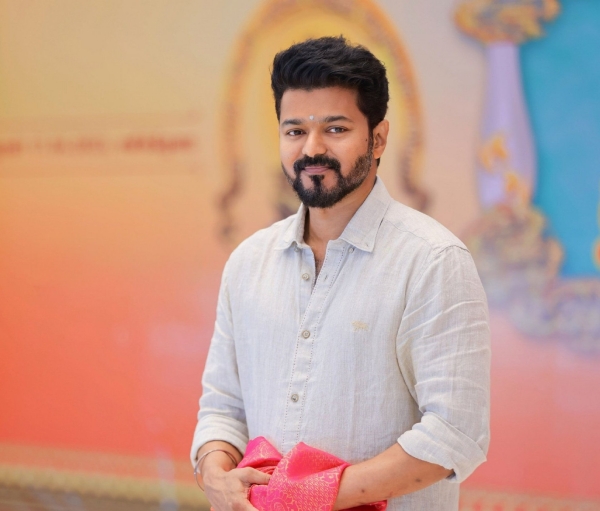 Vijay: Netizens accused Vijay of helping students because of political desire Vijay: Netizens accused Vijay of helping students because of political desire
