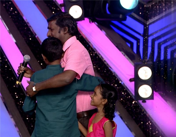 Zee Tamil channel Sarigamapa show participant Praveen shares his fathers sacrifice