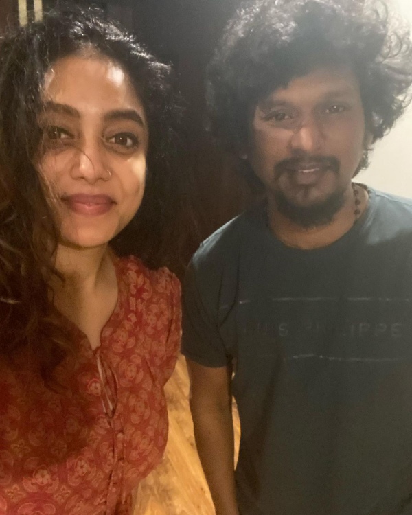 Bigg Boss Abhirami shares a one button hot dress and gives a love mood caption