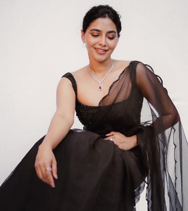 Actress Aishwarya Lekshmis latest photoshoot photos imrpressed fans a lot