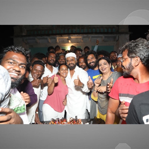 Director Aishwarya rajini visits Thirukadaiyur for getting blessings