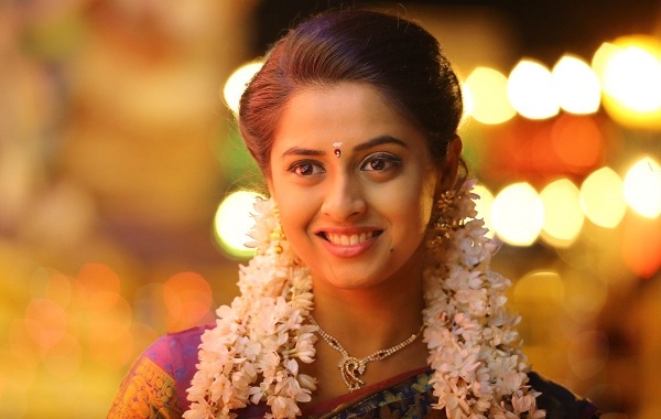 Kadaikkutty Singam actress Arthana Binu shares a shocking video of her dads torture 