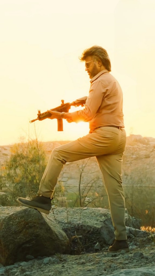 Bayilvan Ranganathan says Rajinikanth gives a direct warning to Vijay via Hukum song Bayilvan Ranganathan says Rajinikanth gives a direct warning to Vijay via Hukum song