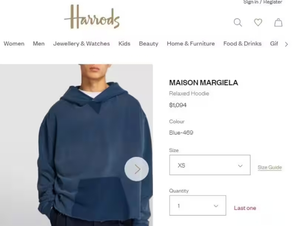 The price details of the blue hoodie t-shirt that Shah Rukh Khan The price details of the blue hoodie t-shirt that Shah Rukh Khan