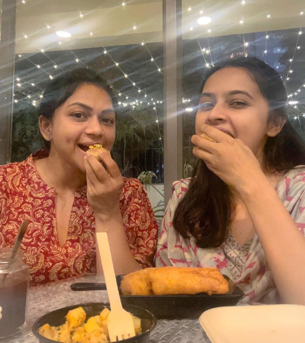 Actress Sri Divya enjoys her dinner with best friend and shares pics