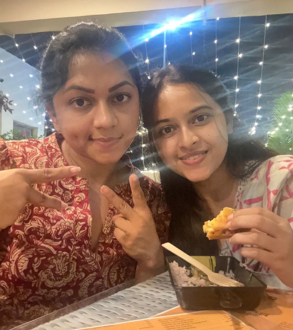 Actress Sri Divya enjoys her dinner with best friend and shares pics