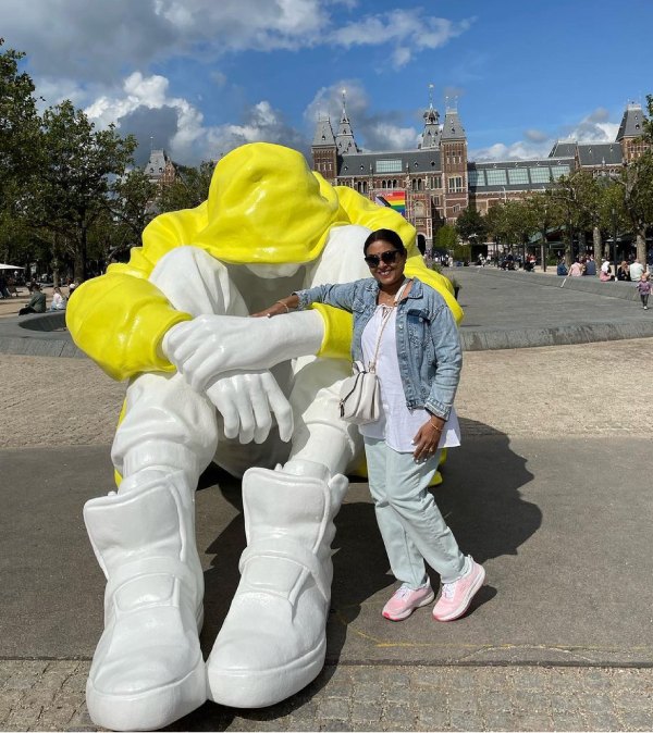 Saranya Ponvannan shares her Amsterdam tour photos and she looking good in Jeans pant 