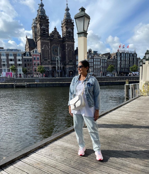 Saranya Ponvannan shares her Amsterdam tour photos and she looking good in Jeans pant 