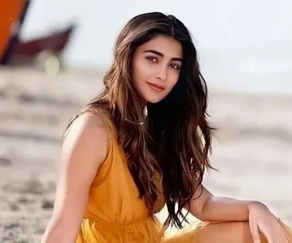 Beast movie heroine pooja hegde issues legal notice to Umair Sandhu